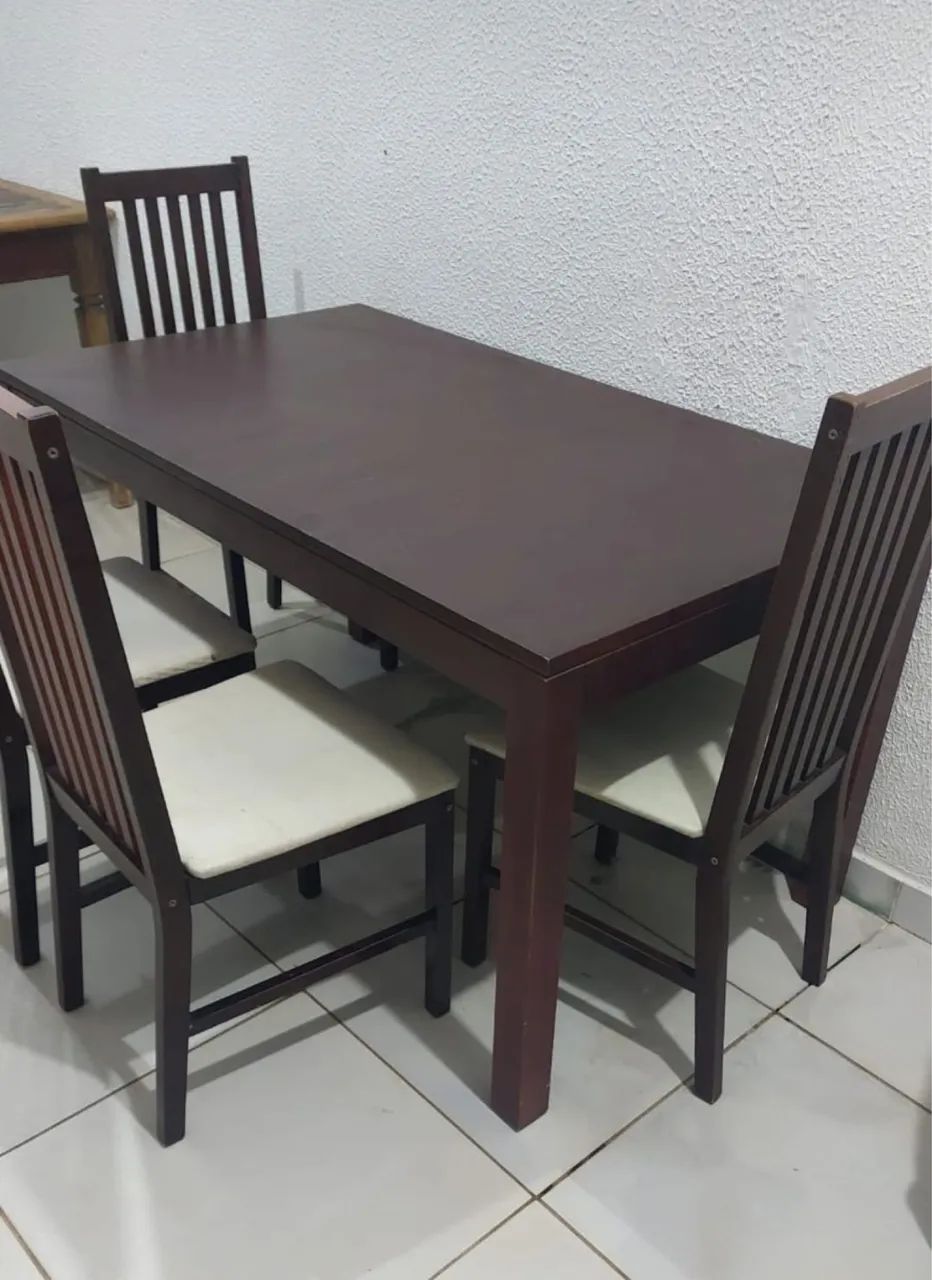 Mesa Com 4 Cadeiras