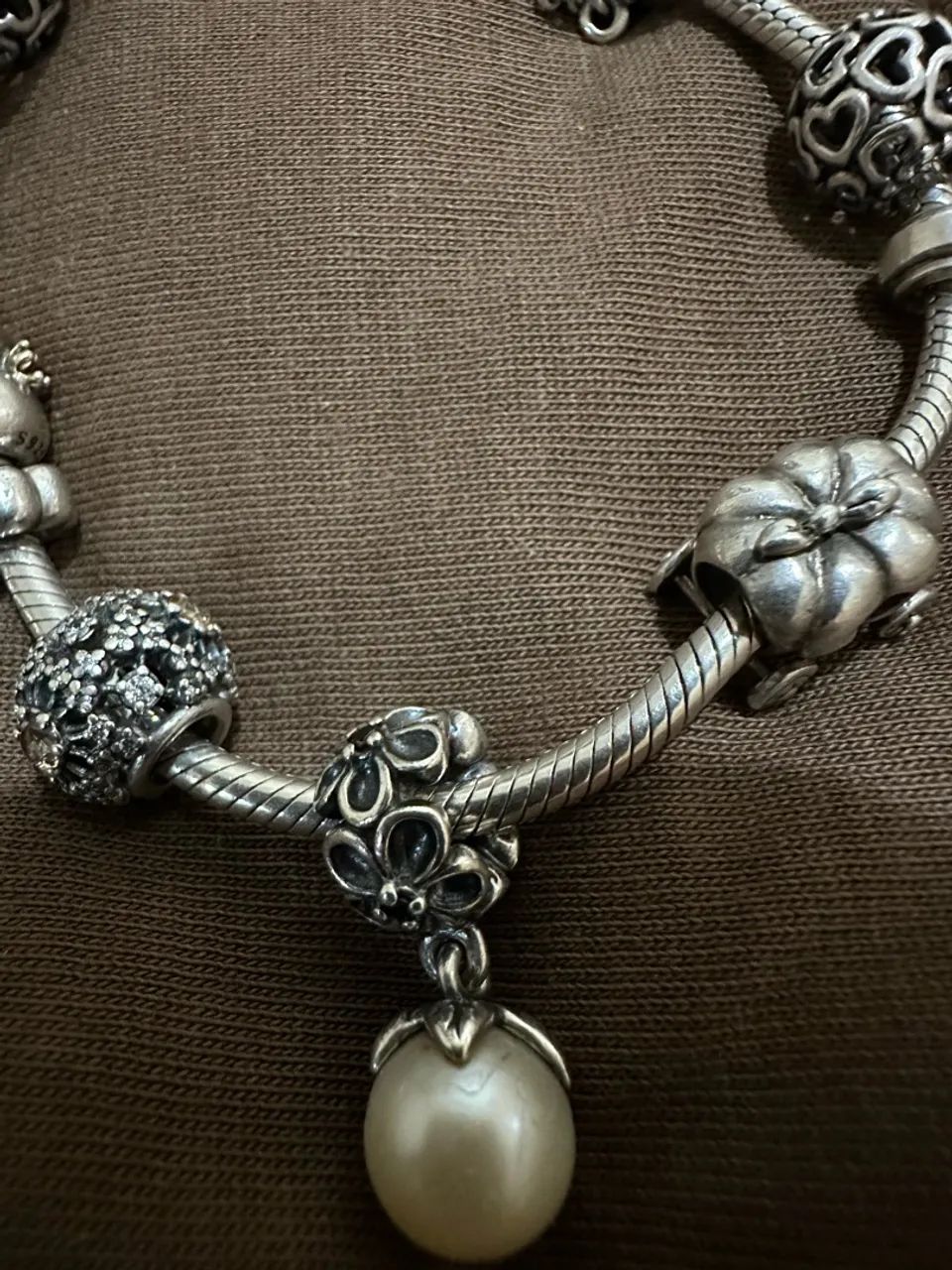 Pulseira da Pandora com nove berloques originais  - Foto 3