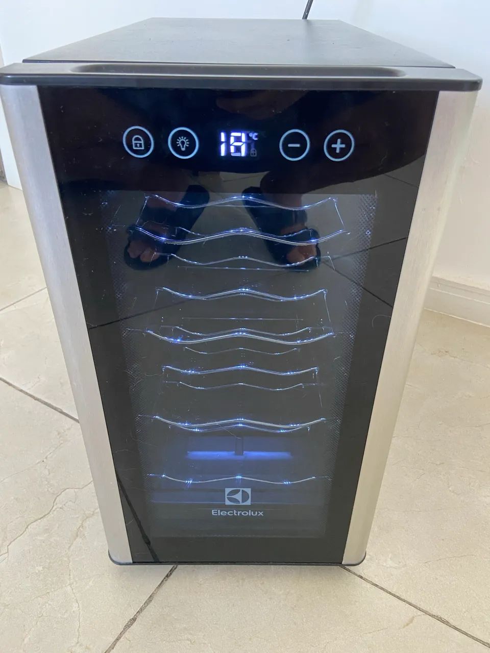 Adega 8 garrafas Electrolux 