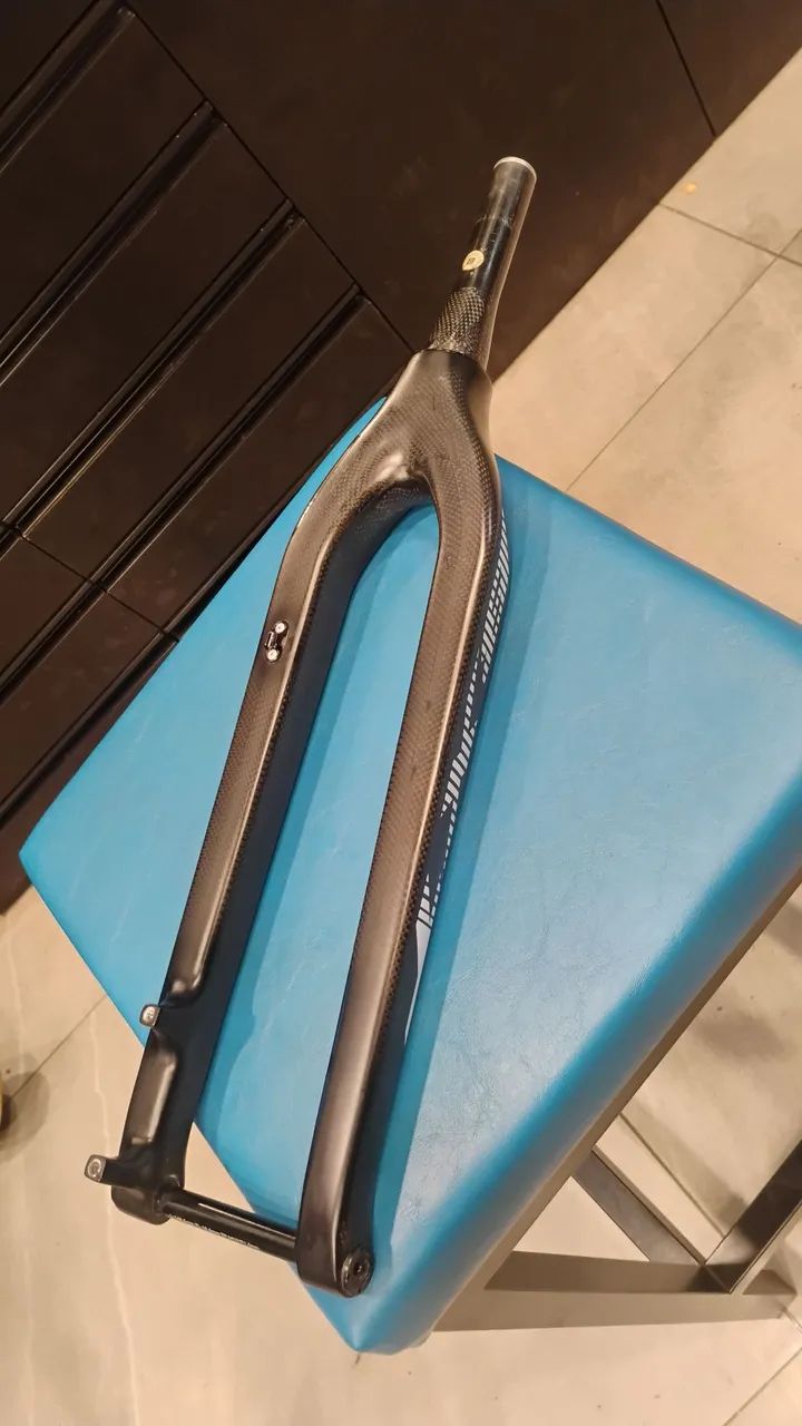 Garfo rígido BXT carbon 
