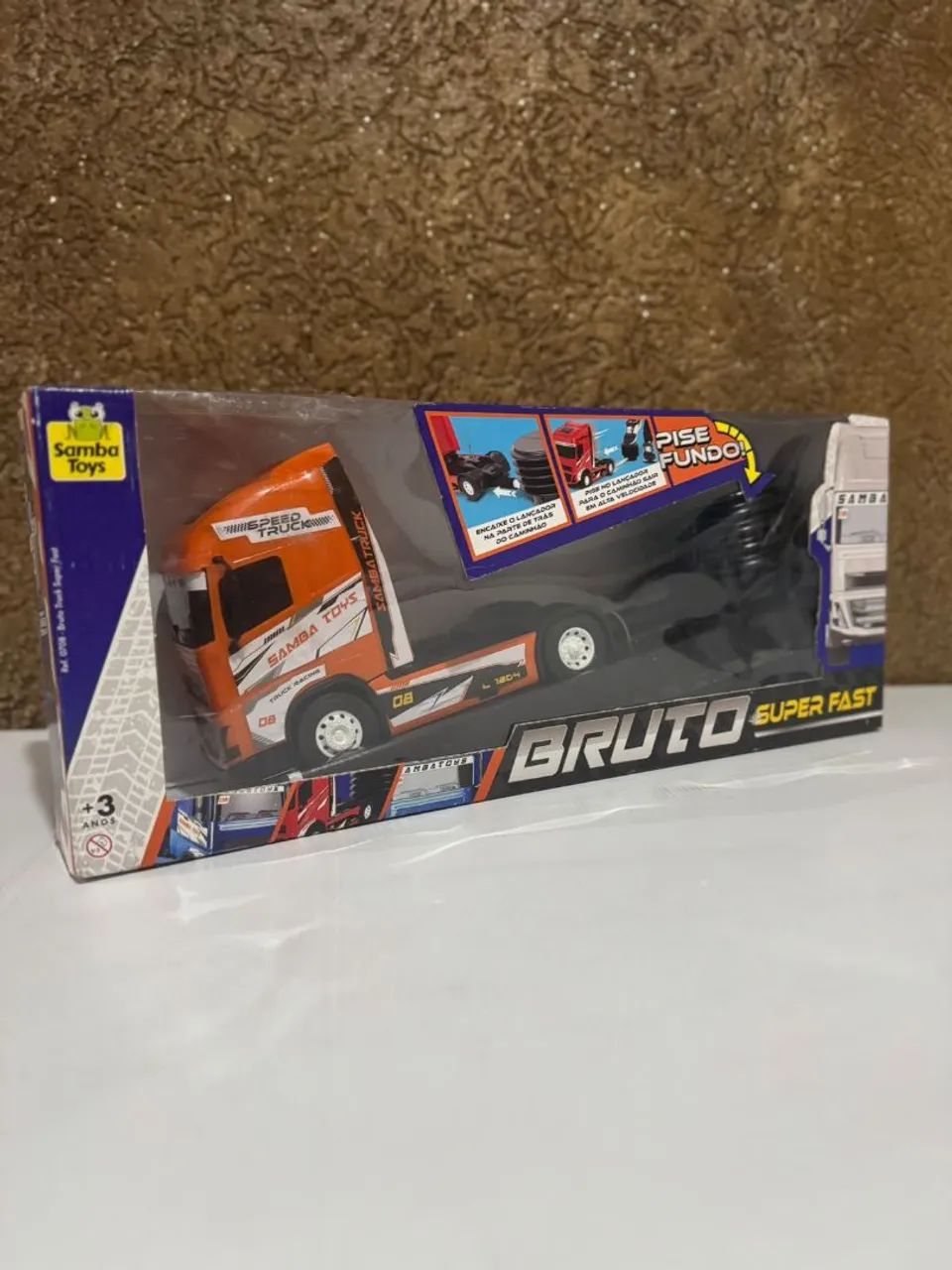 Carreta de brinquedo brutos