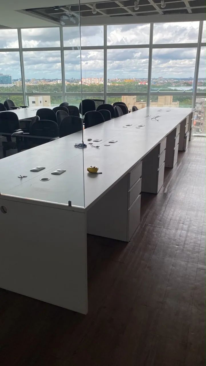Bancada de trabalho semi nova com gaveteiro - Foto 2
