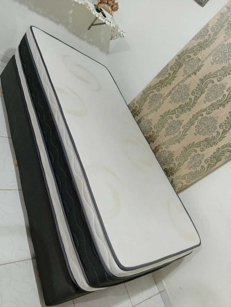 Vendo cama box de solteiro seminova - Foto 2