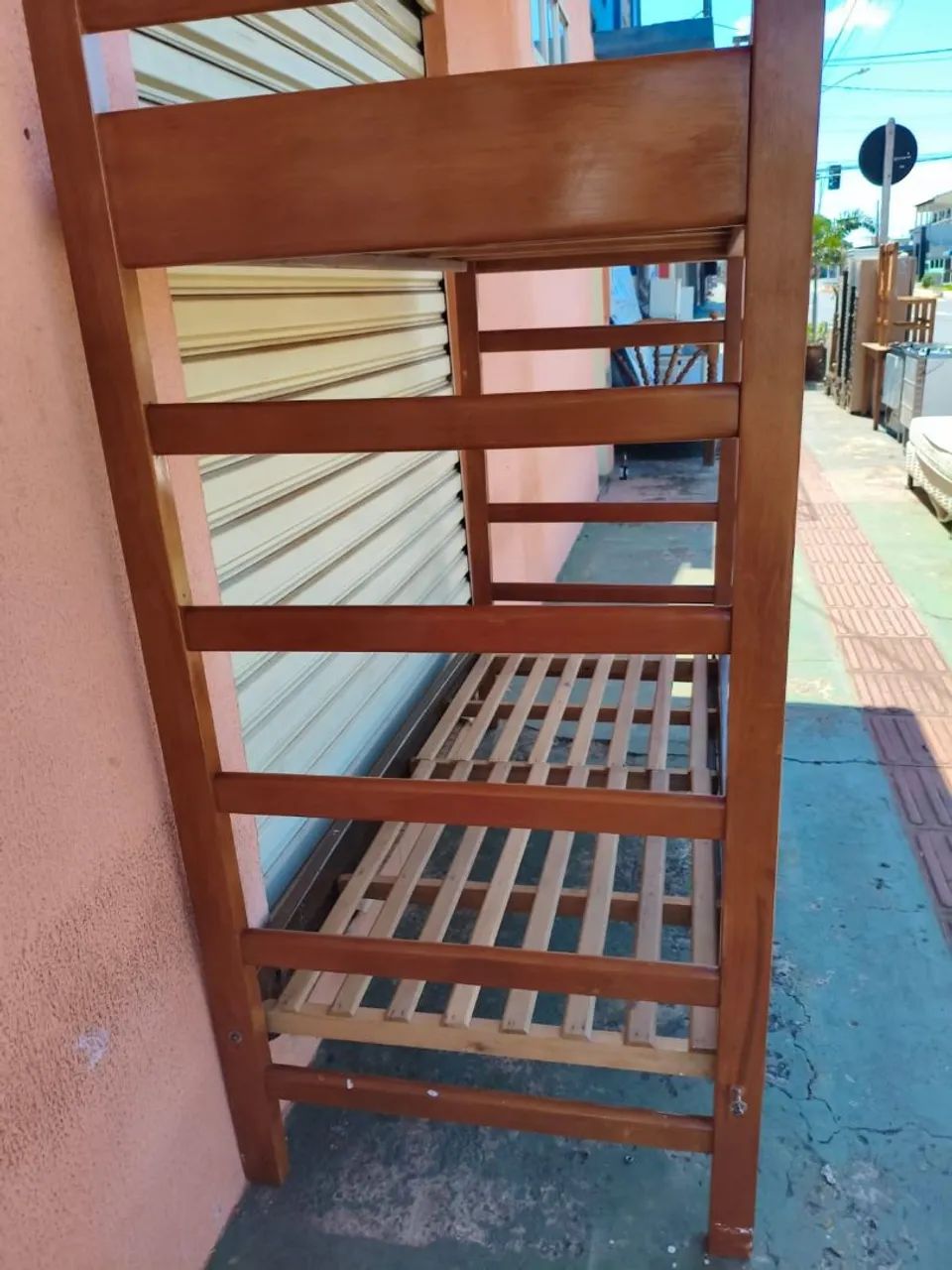beliche de madeira bem conservada ((ENTREGO GRATIS))