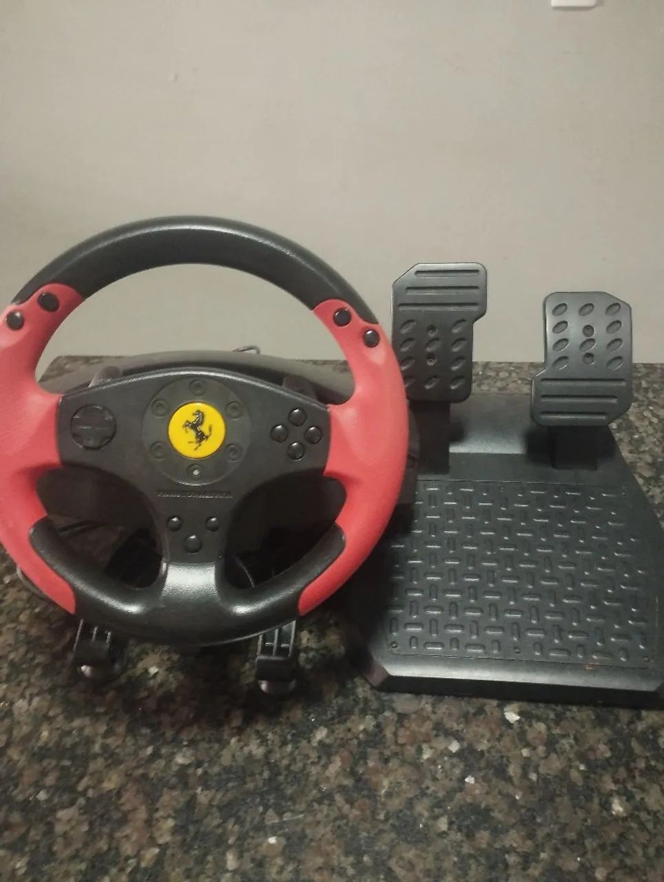 Volante pra PC ou ps3 dá thrustmaster Ferrari  - Foto 4