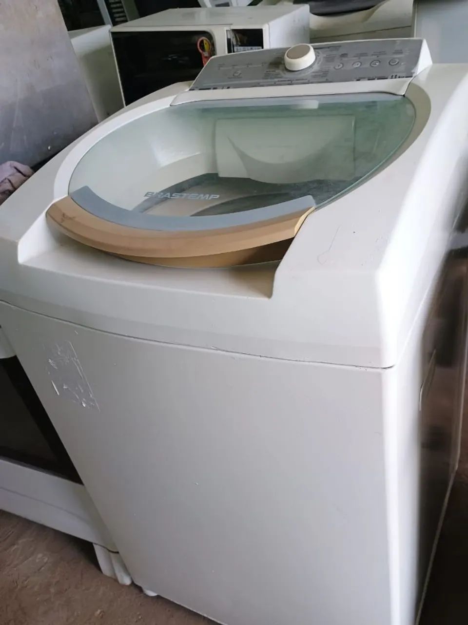 Maquina de lavar funcionando 