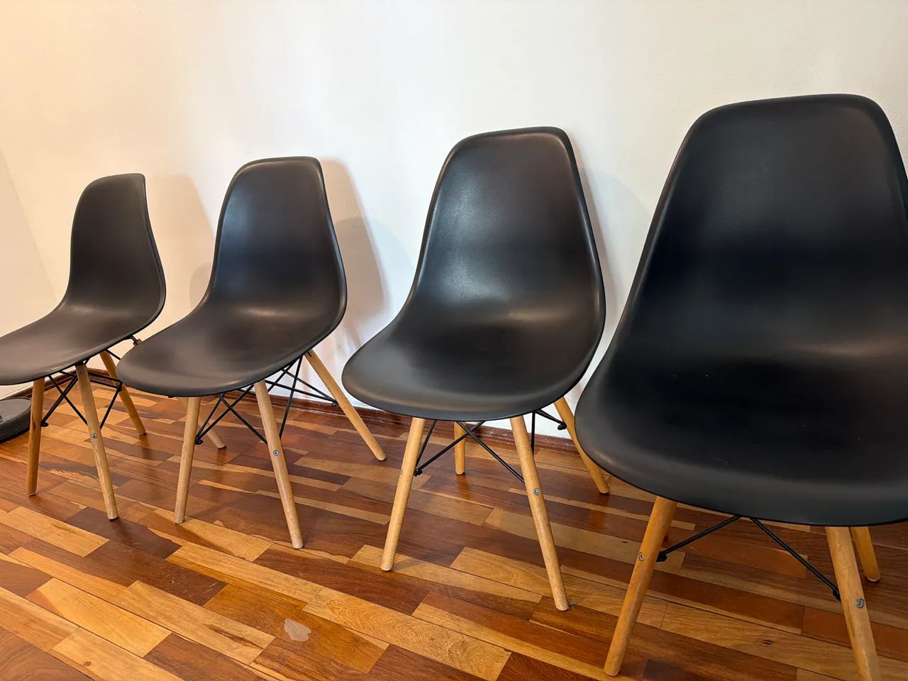Cadeira Eames Preta (conjunto com 4)