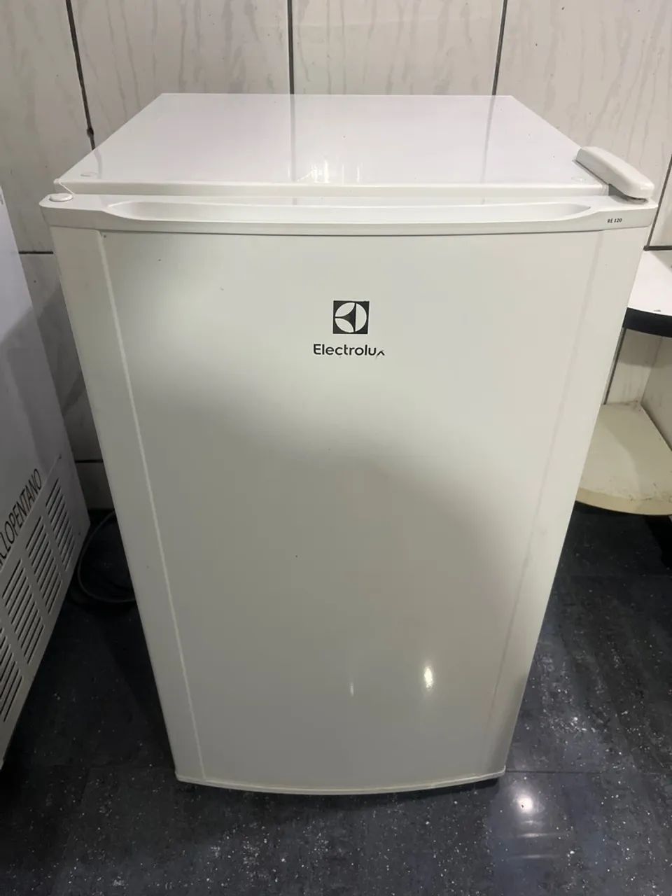? Frigobar Electrolux Branco - R$ 900,00 - Foto 3