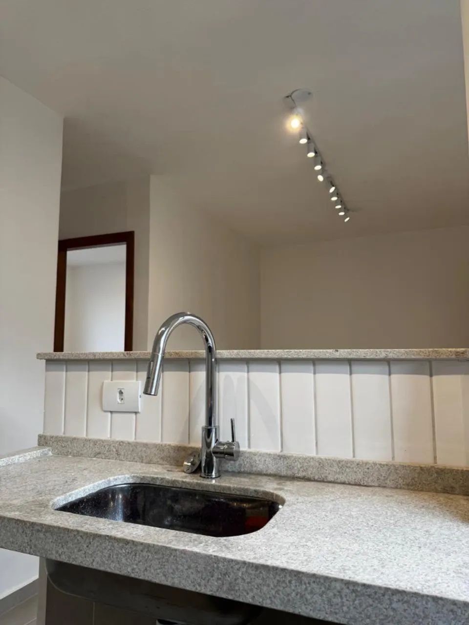 Lindo Apartamento Reformado 2 Quartos - Chapada das Borboletas - Despraiado - Foto 4