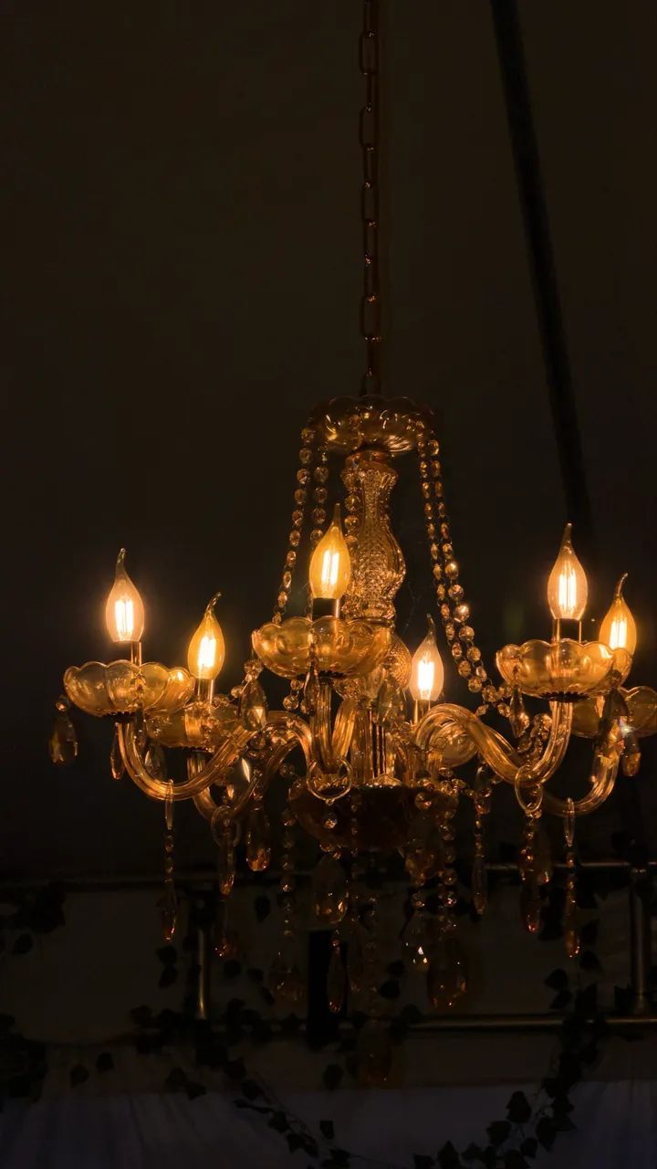 Lustre de cristais âmbar