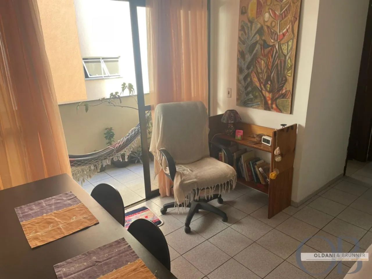APARTAMENTO MOBILIADO COM 2 DORMITÓRIOS NO CENTRO - Foto 4