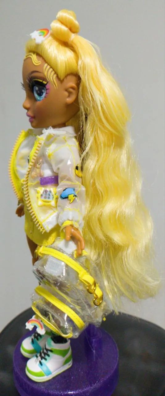 Boneca Rainbow High junior high. Leia descrição  - Foto 4