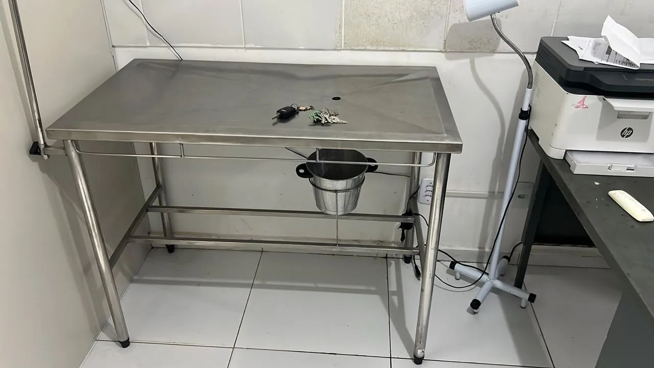 Mesa em inox cirúrgica