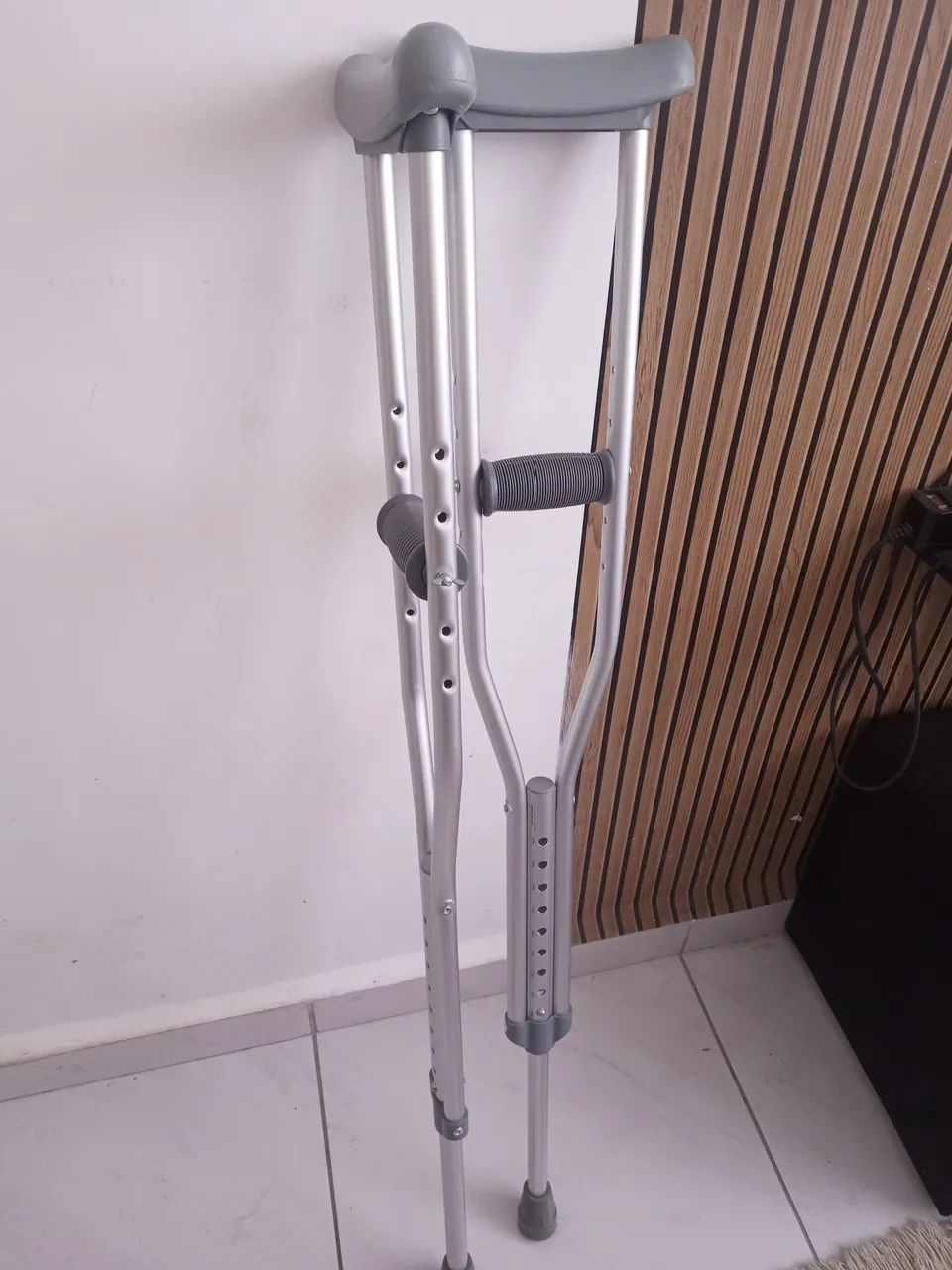 Par de Muletas para Adolescente/Criança - nunca usada. - Foto 2