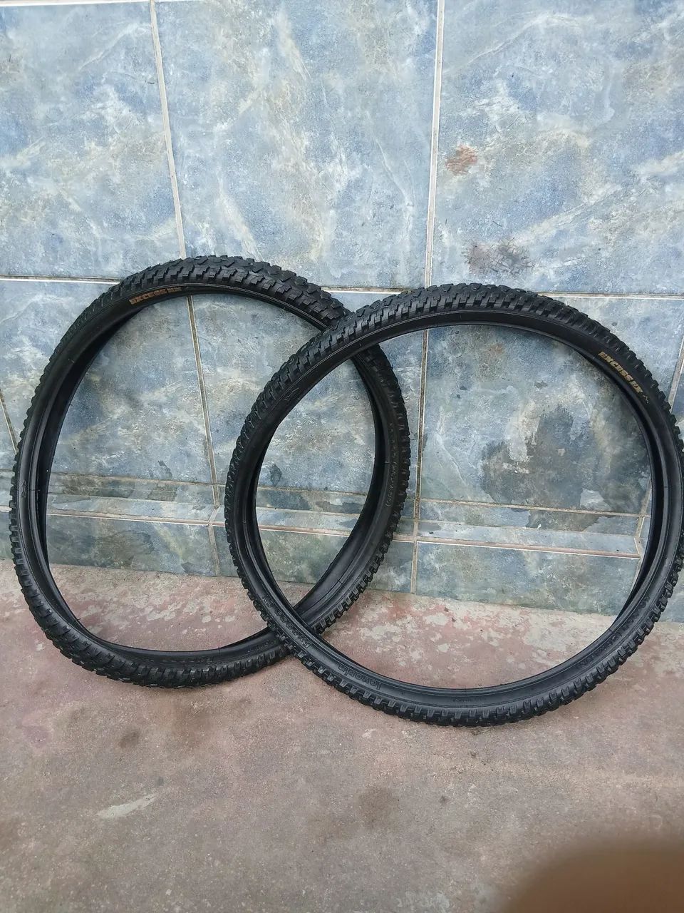 Par de pneus levorin aro 26 bons conservado 