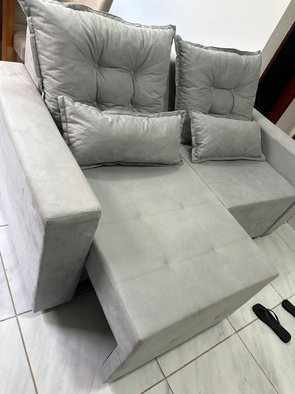 Sofá retrátil cinza claro com 1,70m - Foto 3
