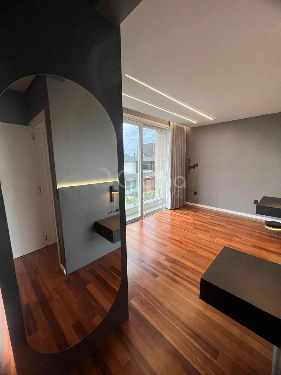 Em condomínio, com 4 quartos, mobiliada - Foto 2