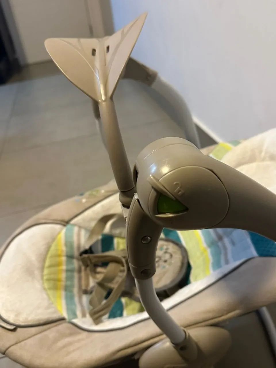 Cadeira de balanço automática e portátil para bebês - Foto 2