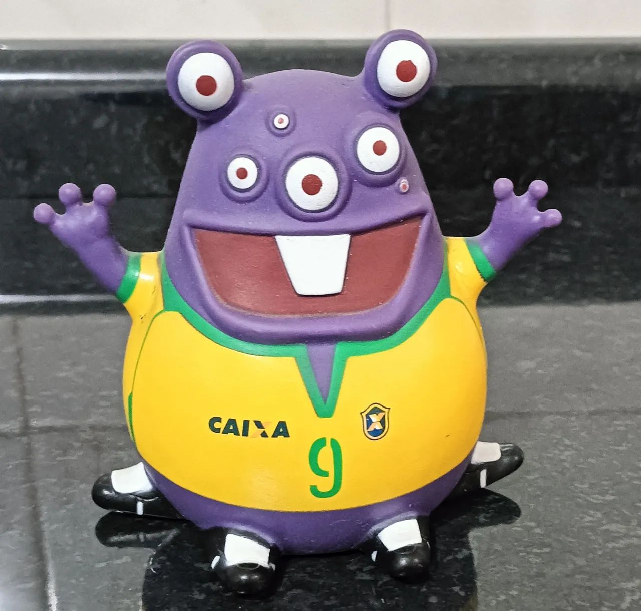 Poupançudos  da Caixa  Boneco Barrico Camisa 9 Copa do  Mundo 