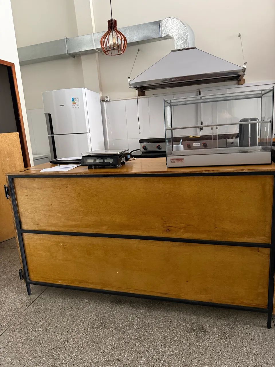 Vendo balcões de metalon com madeira  - Foto 2