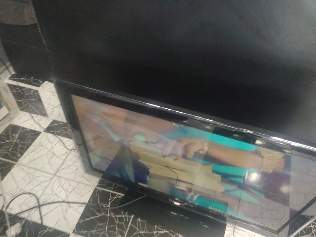 Vendo tv Samsung 37 polegaads com conversor digital obs. Nao e smartv R$ 430,00 - Foto 3