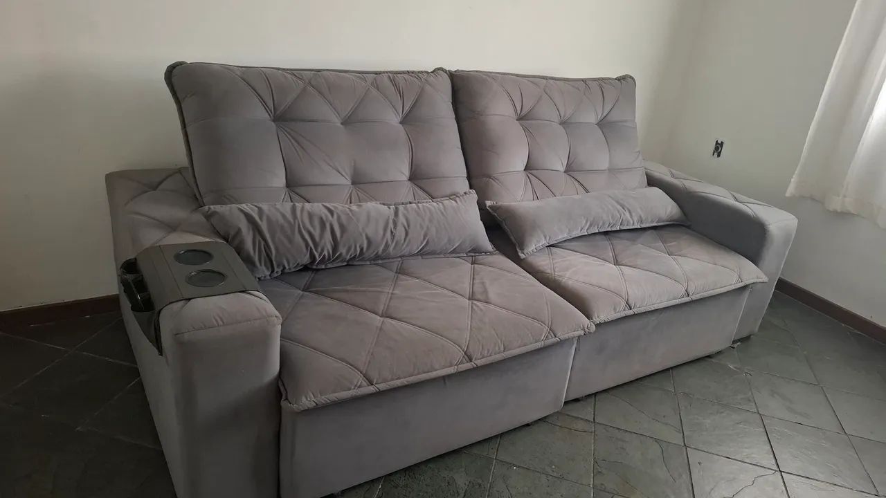 Sofá retrátil na cor cinza - Foto 2