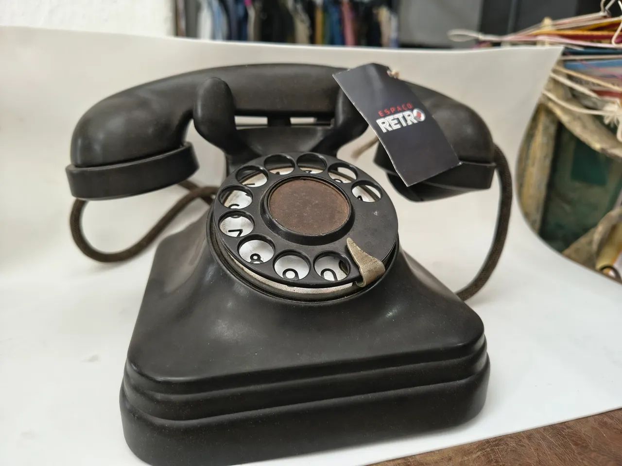 Telefone de disco feito em baquelite