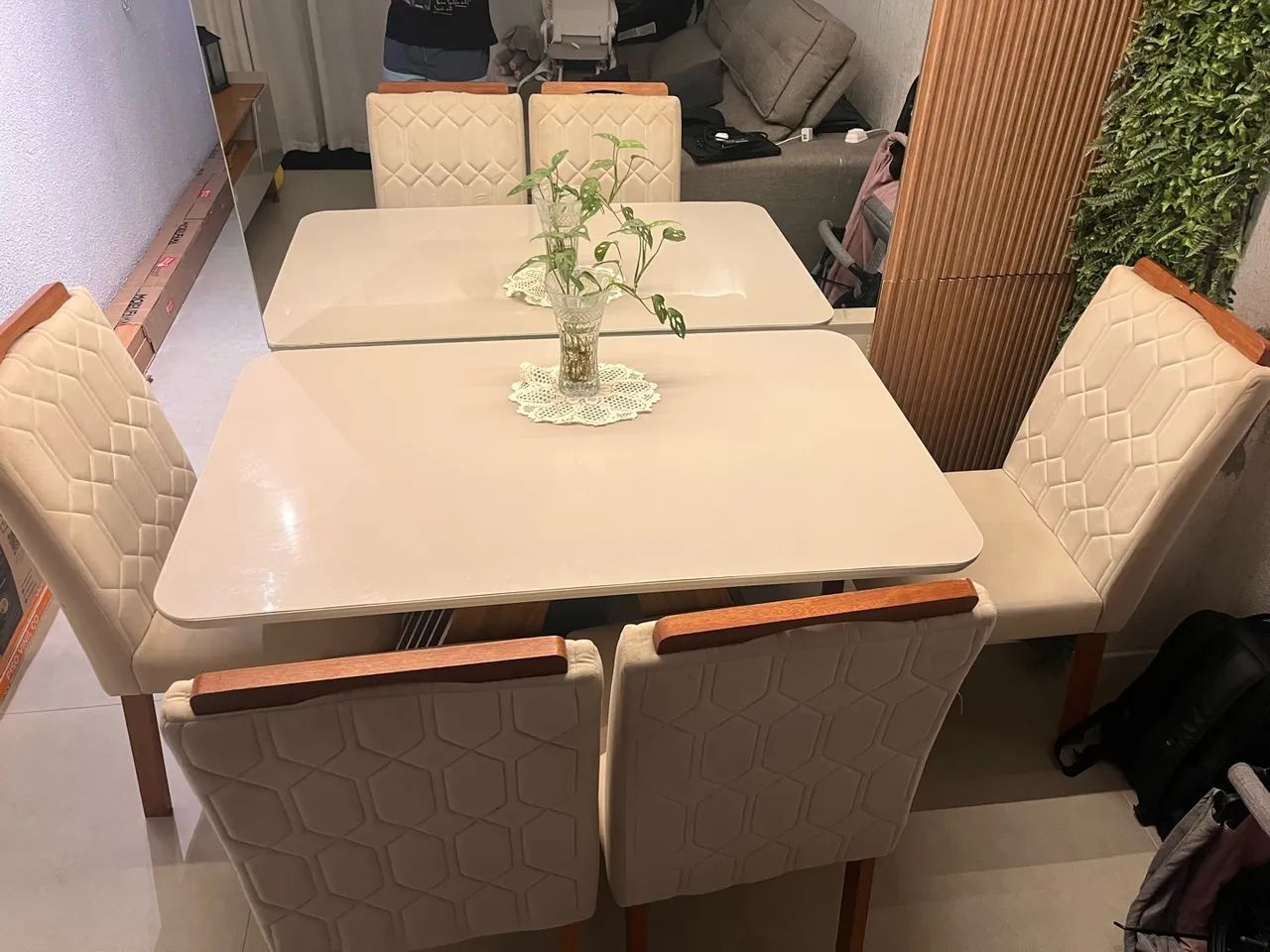 Mesa de jantar com 4 cadeiras 