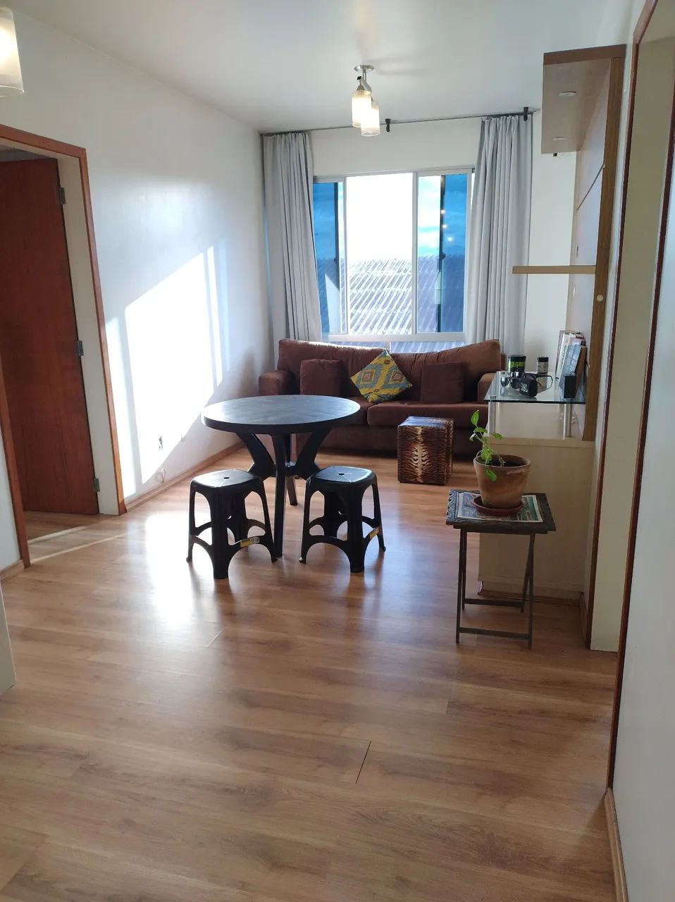 Alugo quarto em apartamento mobiliado próximo a UFSC 