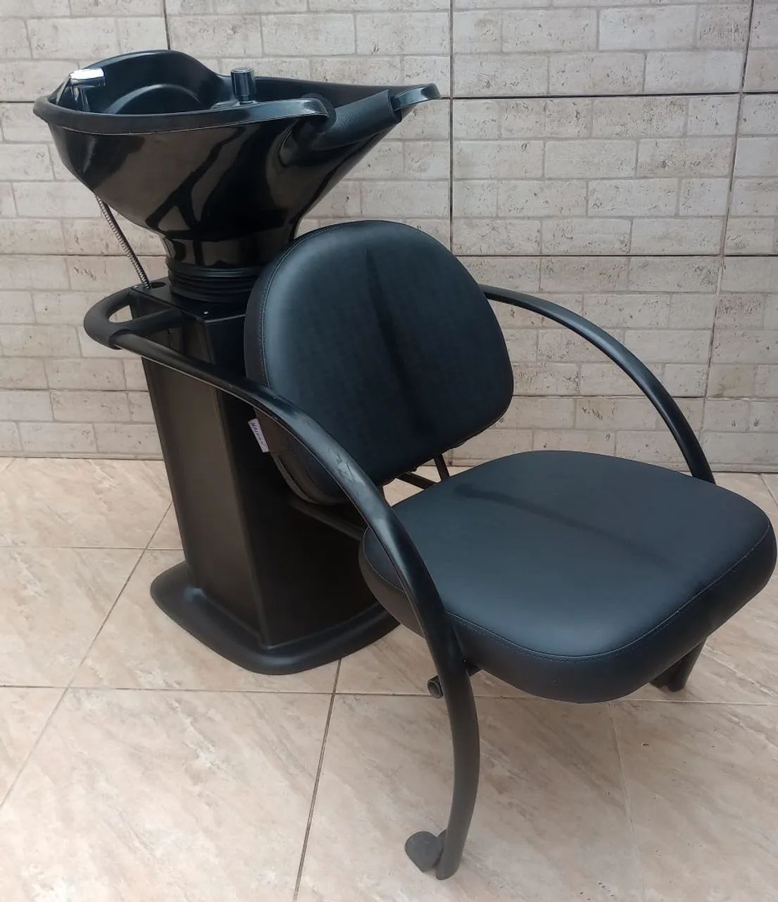 Lavatório de salão de beleza - Leia