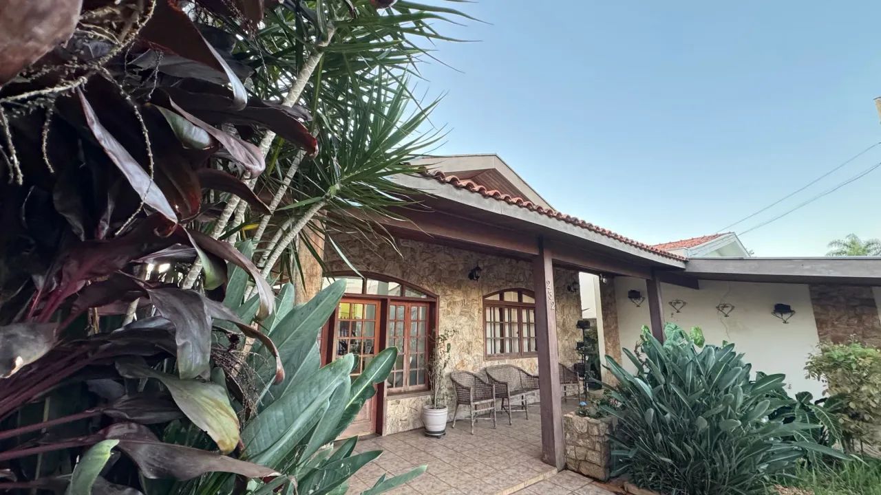 Casa Térrea em 2 Terrenos com 4 Dormitórios e Ampla Área de Lazer. - Foto 4