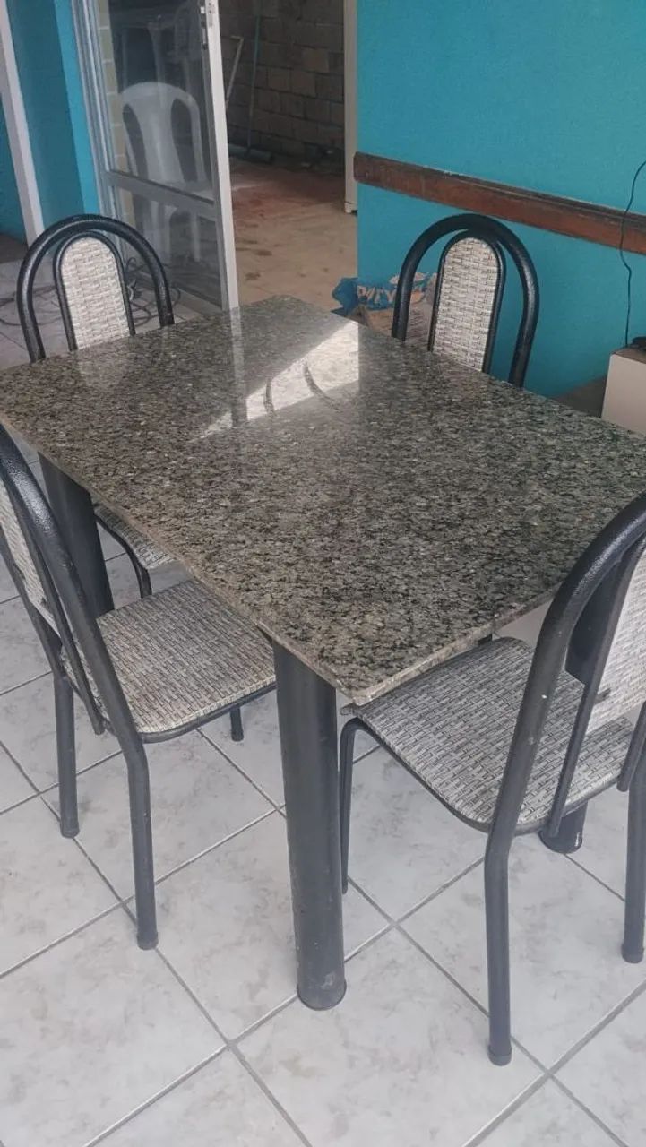 Mesa de mármore 4 cadeiras
