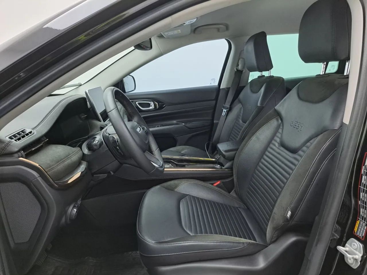 Jeep Commander Limited T270 1.3 TB Flex Aut., foto 16 de 18