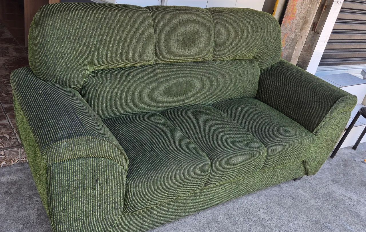 SOFÁ 3 LUGARES.  MEDIDAS 1,90