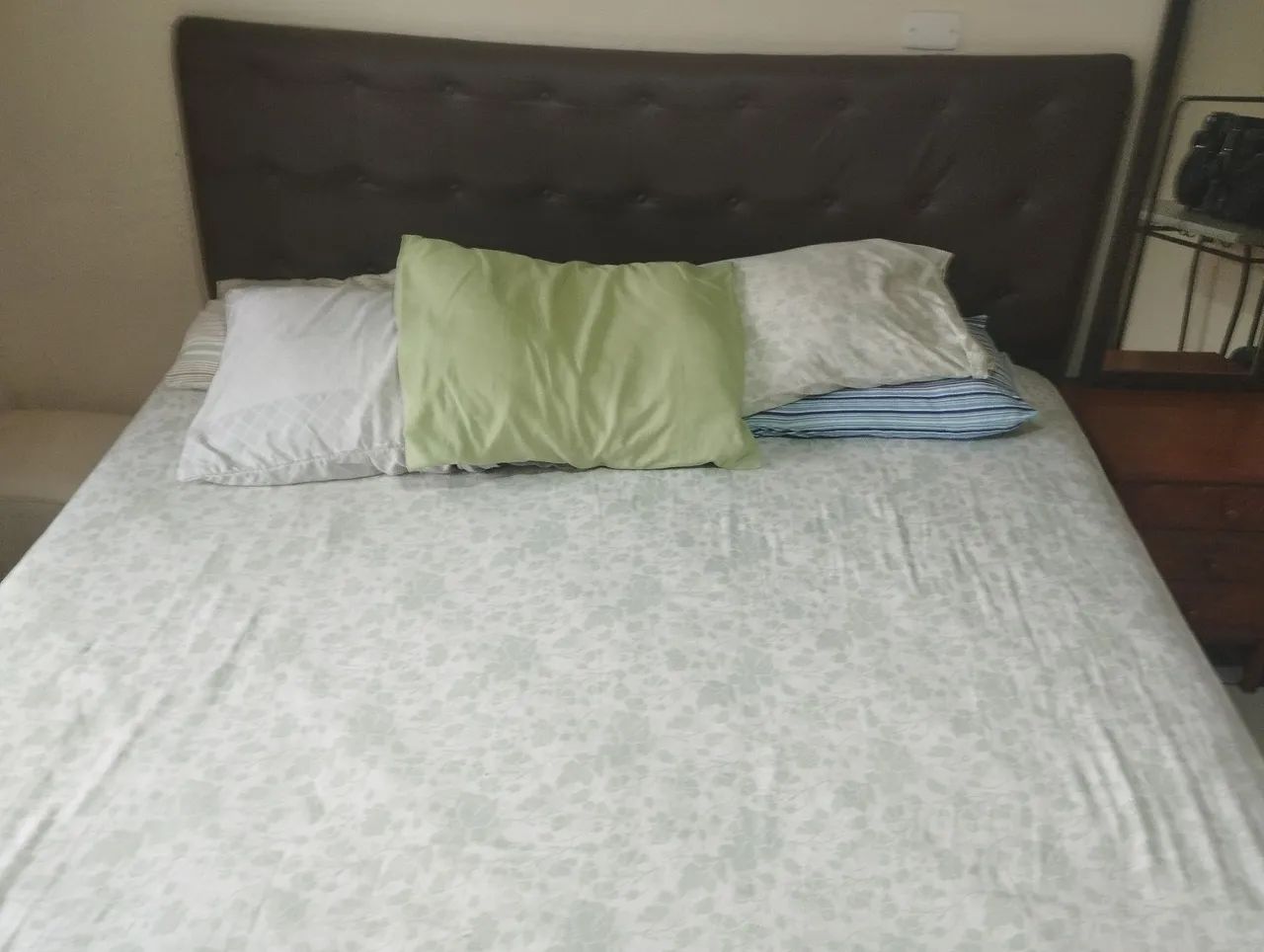 Cama king size com cabeceira 