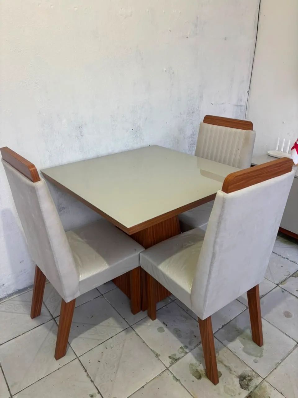 MESA DE JANTAR MODERNA
