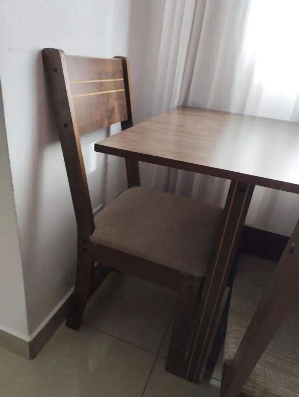 Mesa com 3 cadeiras. - Foto 4