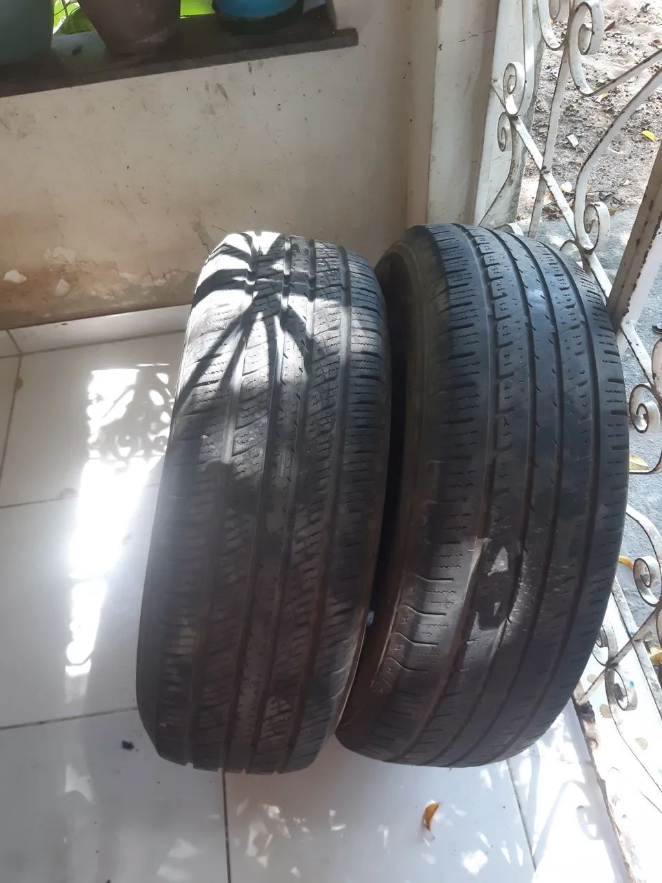Vendo pneu 245/70 R.  