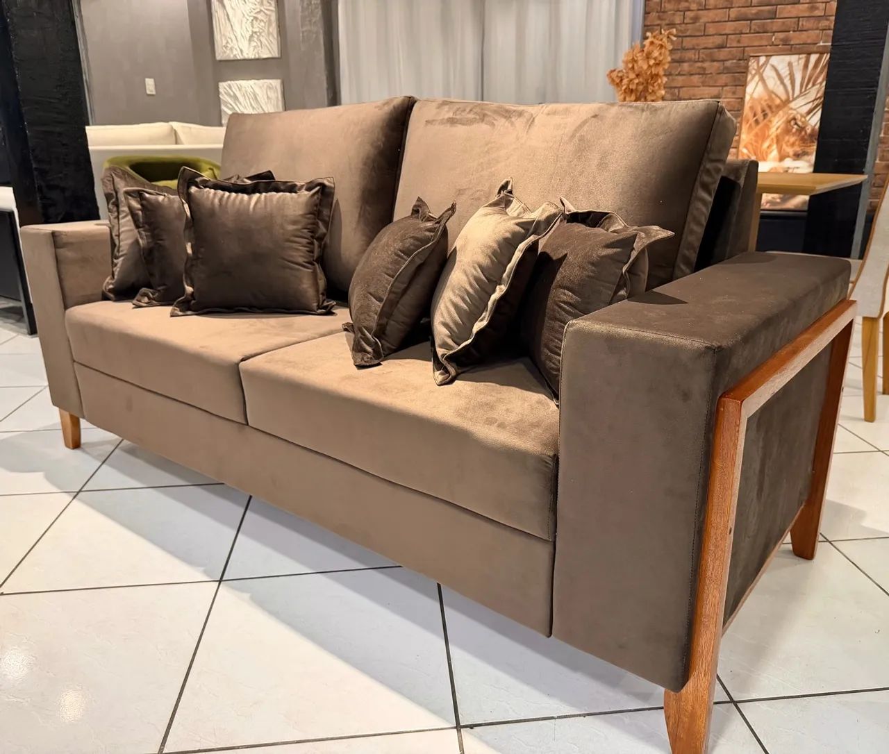 Sofá com base lateral 