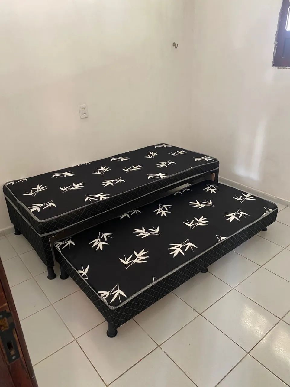 Unibox solteirão com auxiliar 