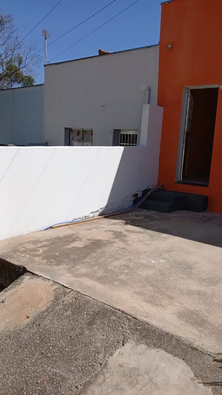 Kitnet na vila Helena com vaga de garagem. Ótimo local. - Foto 3