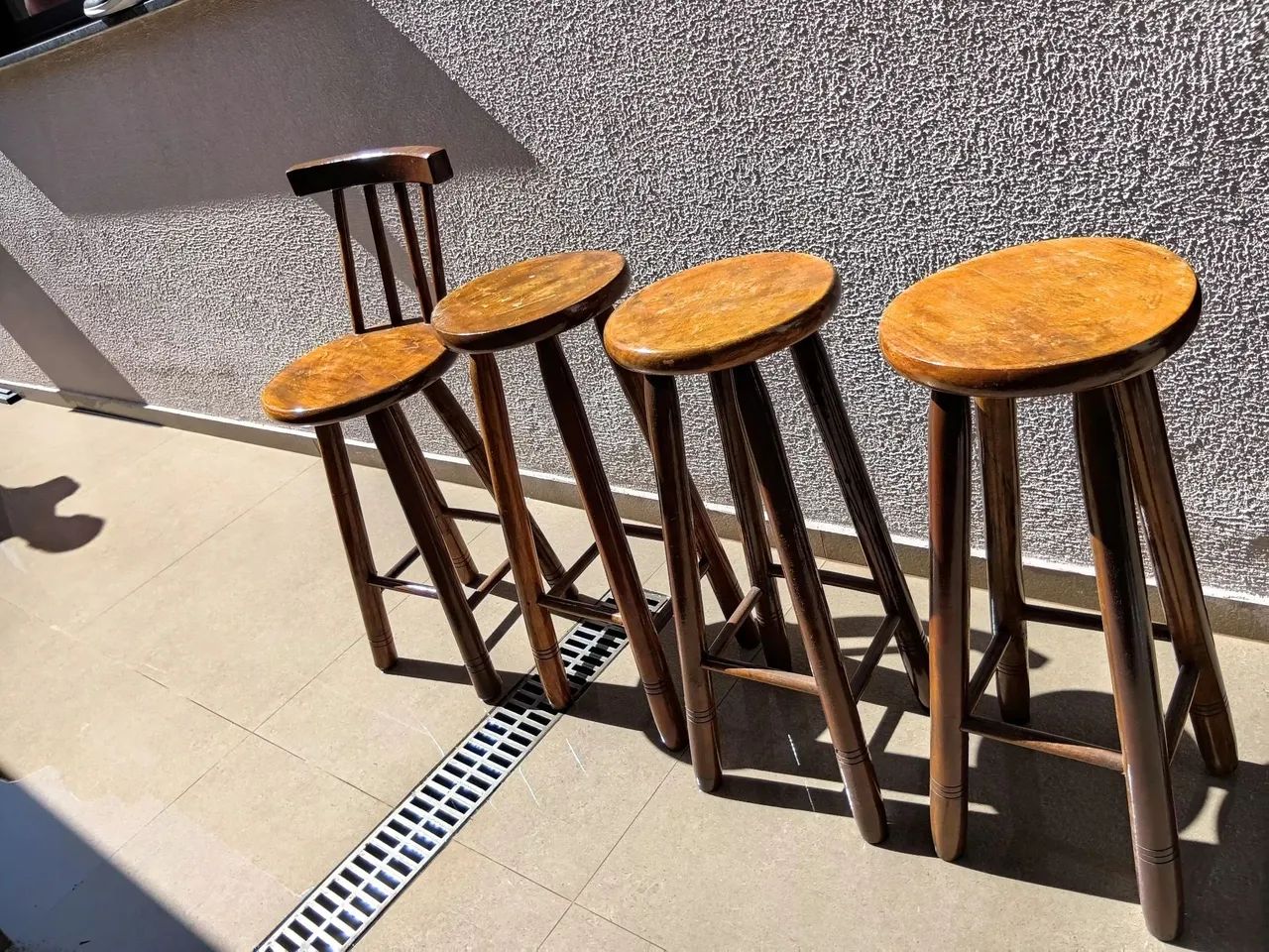 Mesa de jantar + 4 banquetas - Foto 4