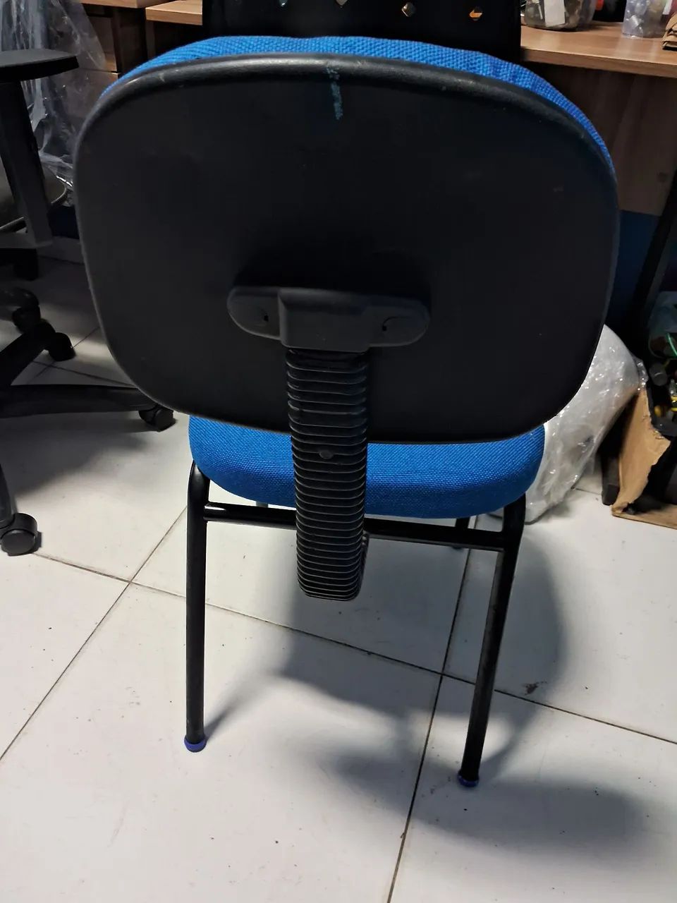 Cadeira fixa eatofada secretária  - Foto 5