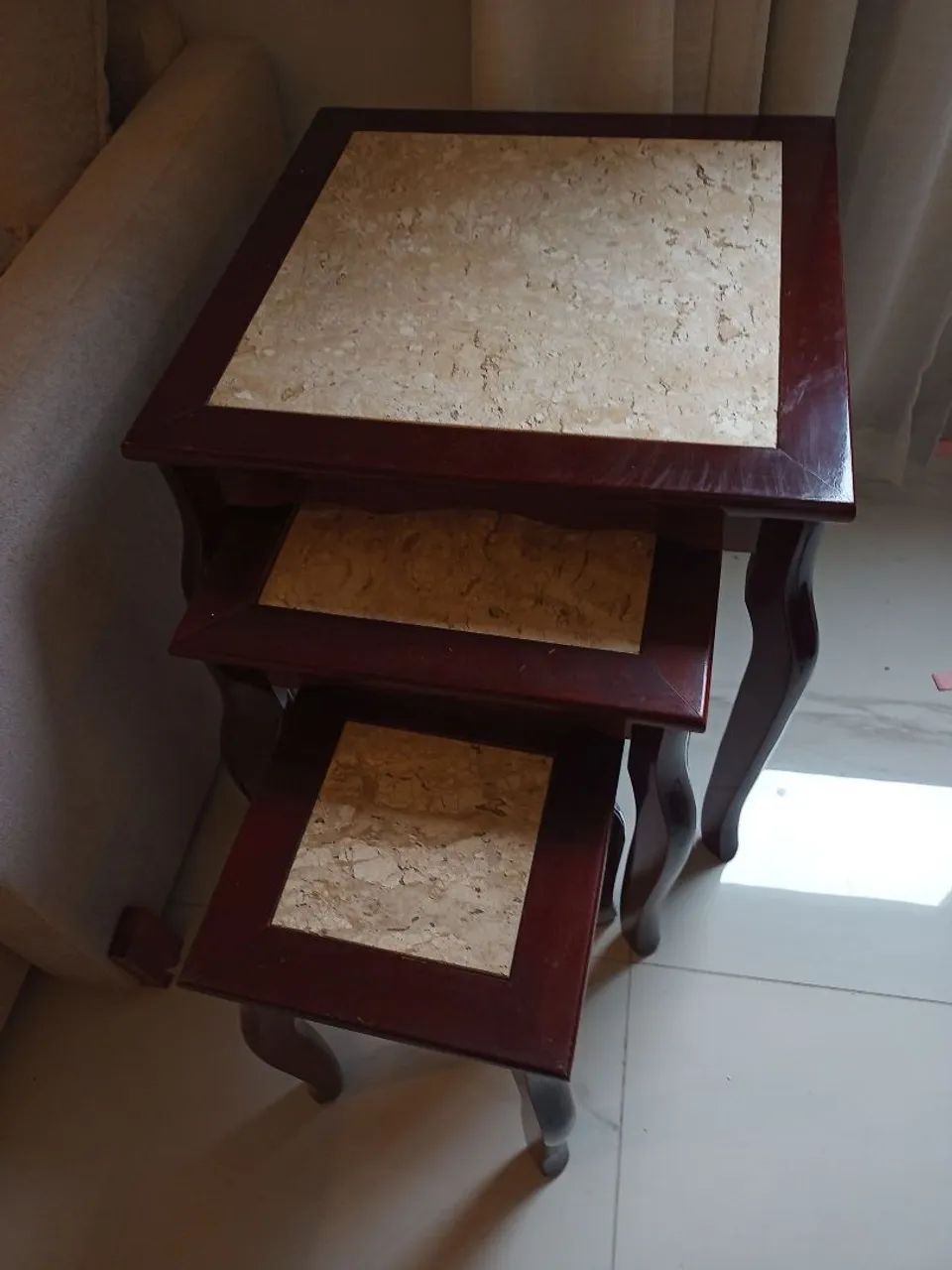 Vendo jogo de mesas de canto com tampo de granito