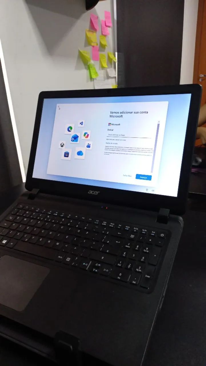 Notebook Acer (900 reais)