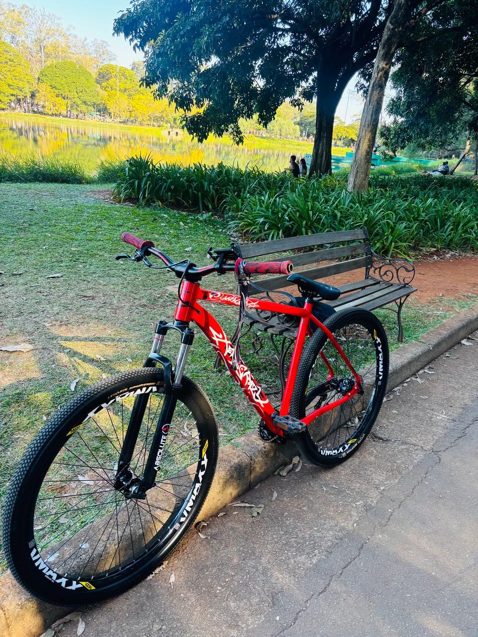 Bicicleta aro 29 semi-nova montadinha - Foto 2