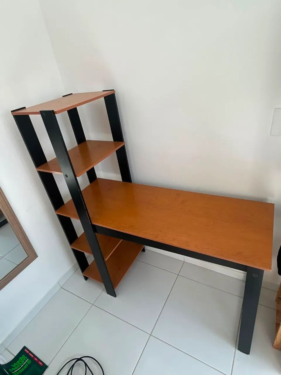 Mesa para estudos - Com divisórias. - Foto 4
