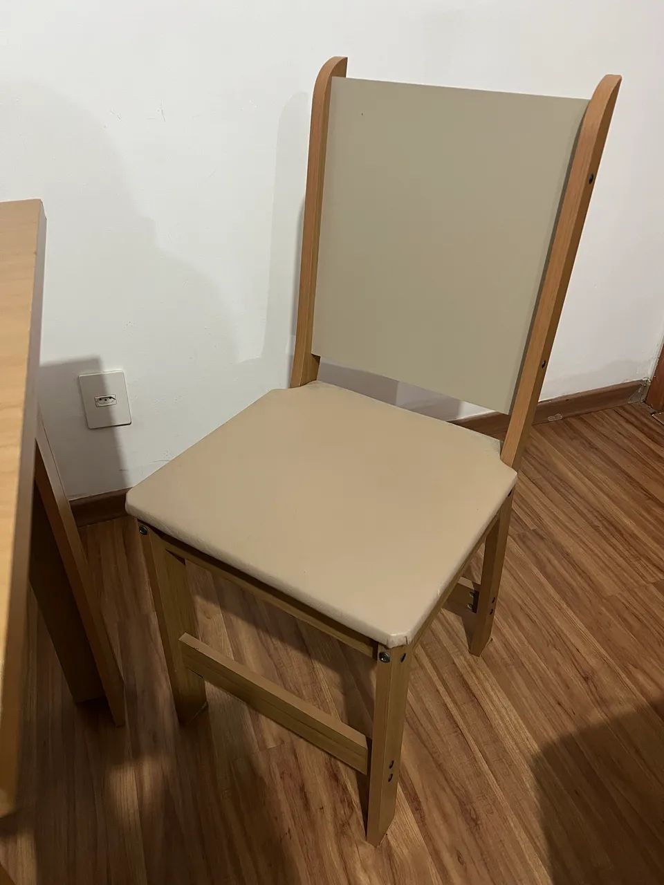 Vendo mesa de jantar com 4 cadeiras - Foto 4