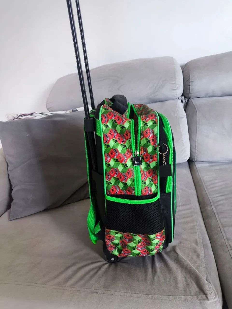Vendo mochila e lancheira do Minecraft em ótimo estado - Foto 4
