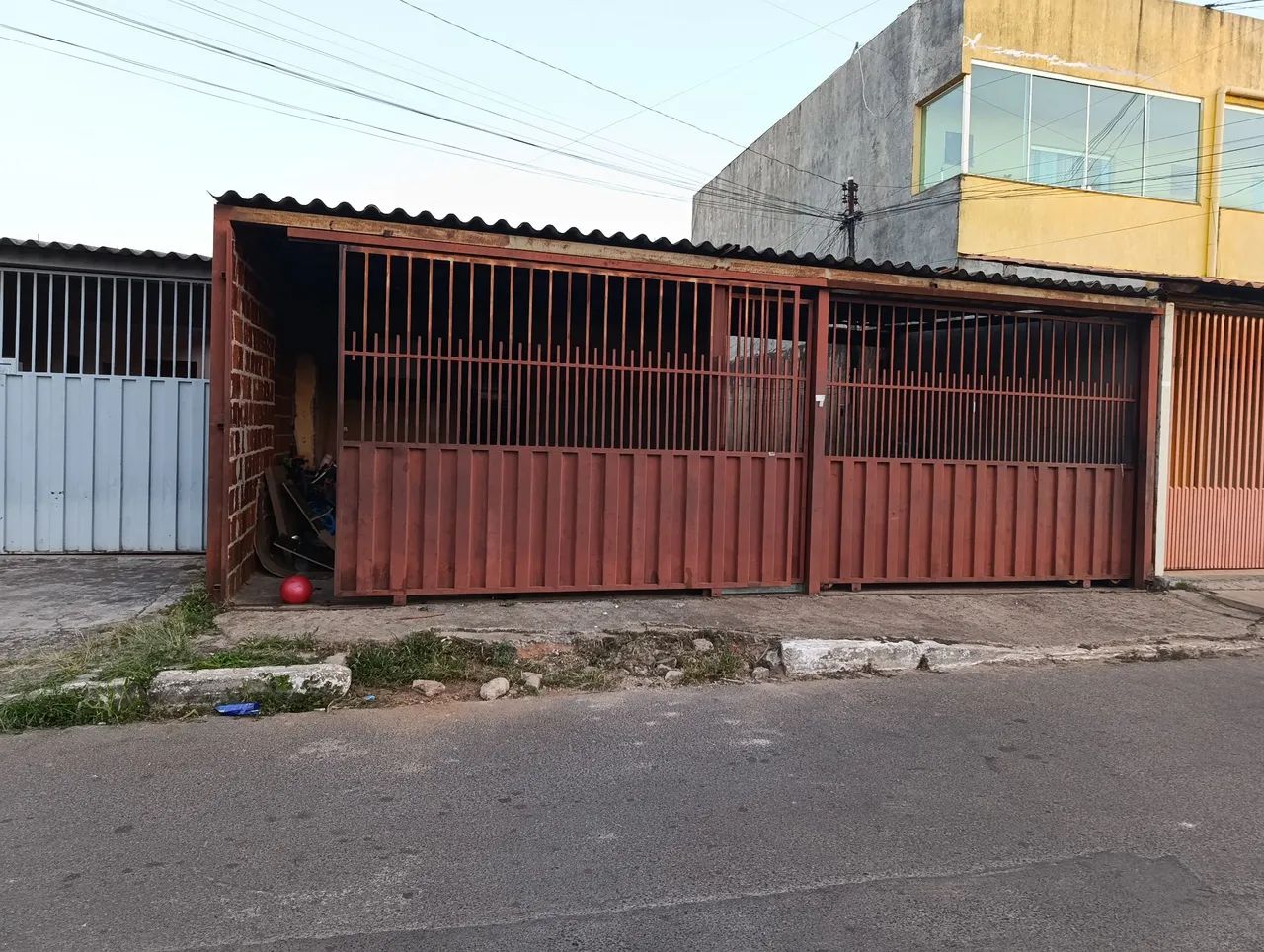 Vendo ou troco casa em área semi comercial 